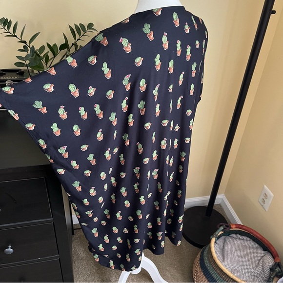 Cactus-Print Shawl - Picture 3 of 7